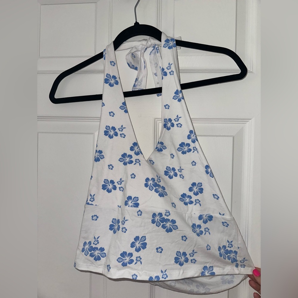 Hawaiian floral crop top from hollister, brand new never worn
